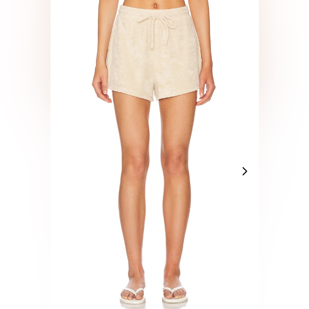 Kaia Short in Beige